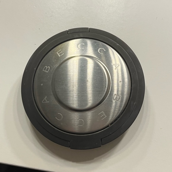 HOST PICK 🤍Becca Pearl Highlighter - Picture 1 of 3